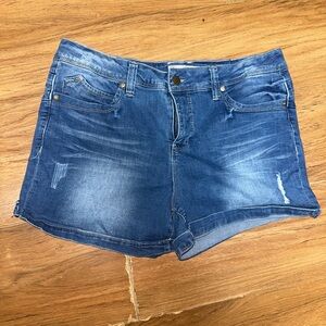 EUC Womens royalty brand stretchy denim shorts!